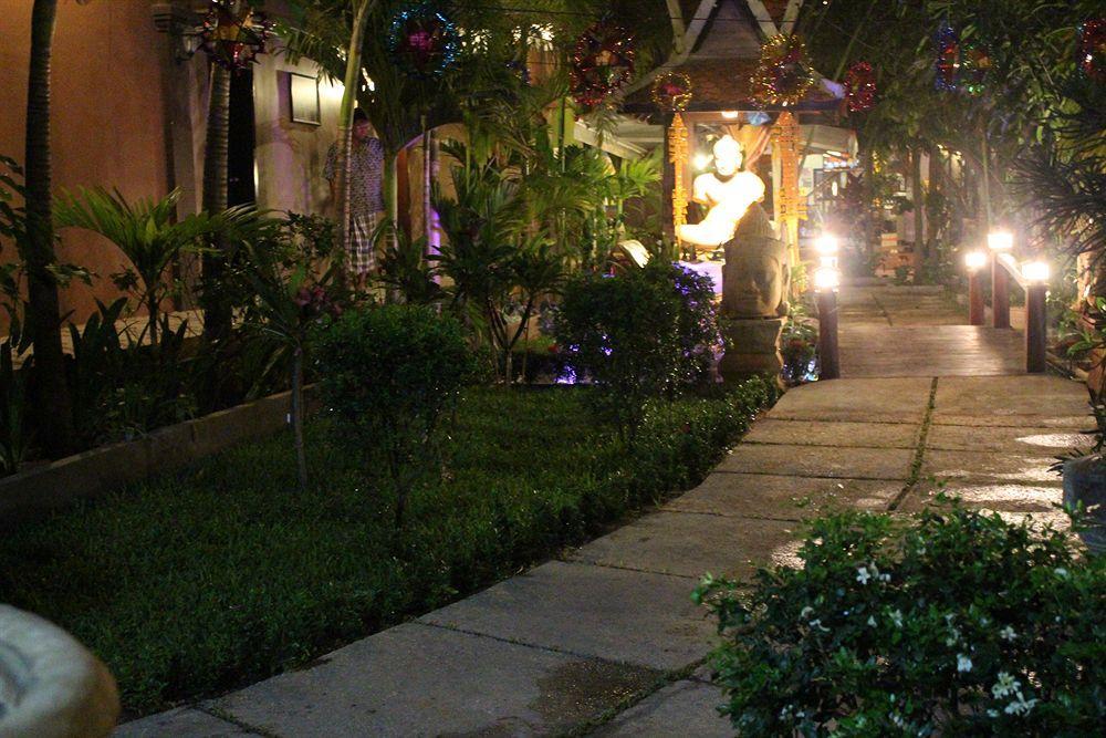 Central Night Hotel Siem Reap Exterior photo