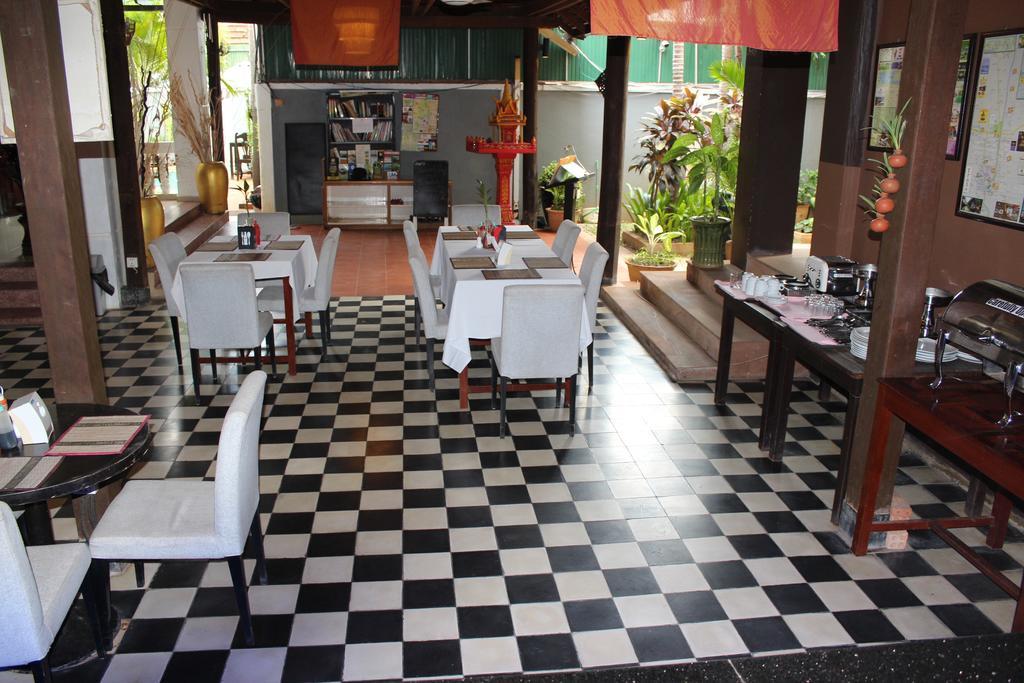 Central Night Hotel Siem Reap Exterior photo