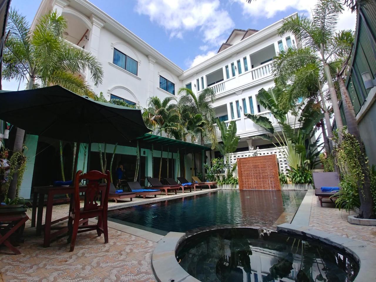 Central Night Hotel Siem Reap Exterior photo